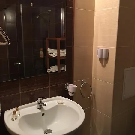 Royal Tower 121 *
